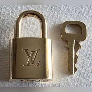 LOUIS VUITTON Lock And Key #310